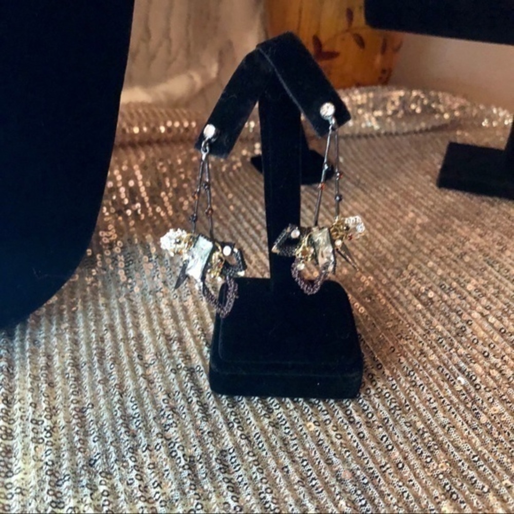 🌸Emma Simone Earrings from Saks 5th Ave🌺💕🌸
